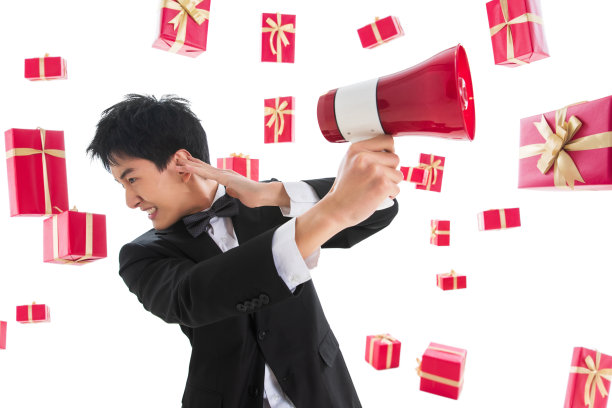 青年男人拿着扩音器图片下载