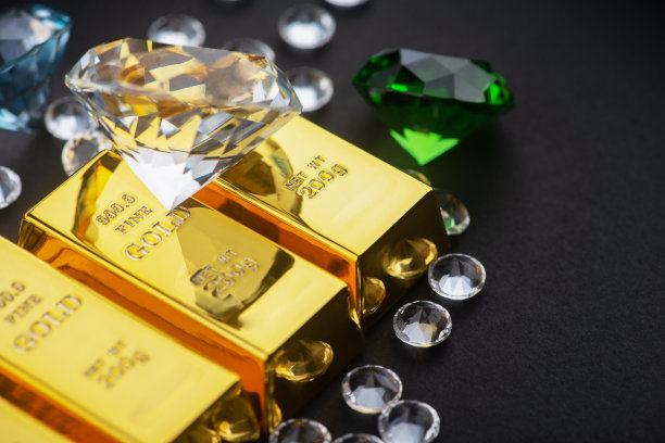 财富的概念。金条和钻石图片下载