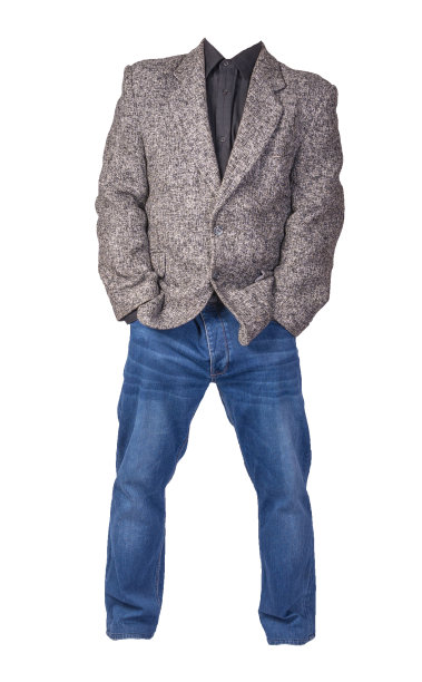 带有衬衫和牛仔裤的夹克衫，以白色为背景。图片下载