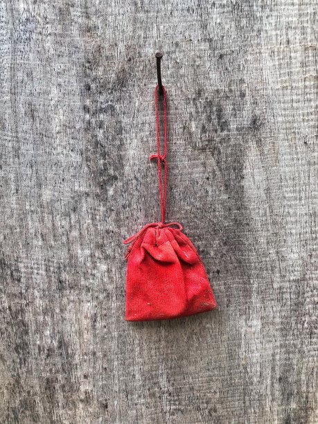 红色的口袋图片下载