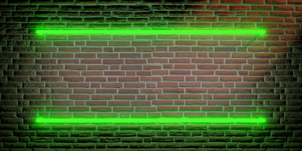 霓虹灯。红色砖墙和两个水平的浅绿色氖管。管道之间是用于添加自己的文本或信息的空间。图片下载