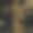 往玻璃杯里倒酒图片下载