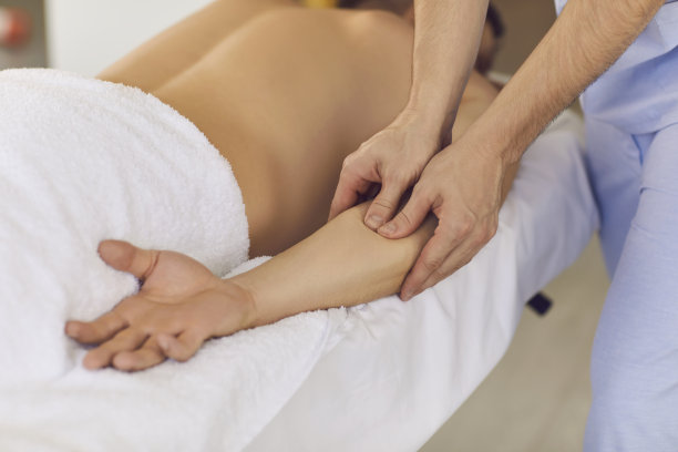 按摩手做针灸治疗男人的手图片下载