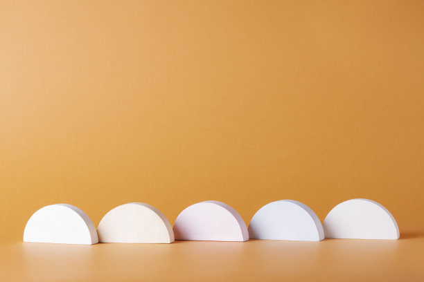 用极简主义风格的混凝土片在精致的背景上构图图片下载