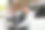 很好的报价，商人购买汽车坐在驾驶座，在经销商展厅测试汽车图片下载