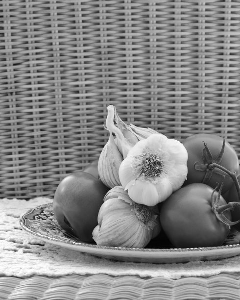 漂亮的番茄和大蒜图片下载