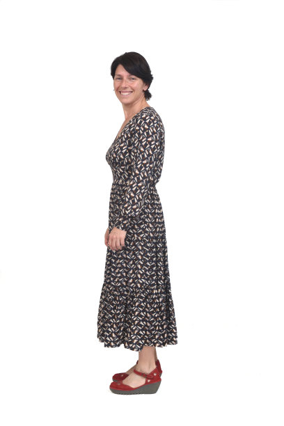 白色背景上的一个女人的全貌图片下载