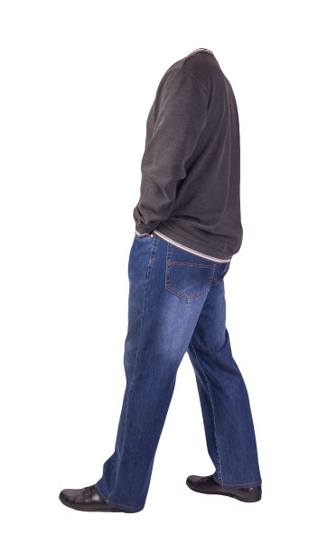 蓝色牛仔裤，运动衫和皮鞋孤立在白色背景。图片下载