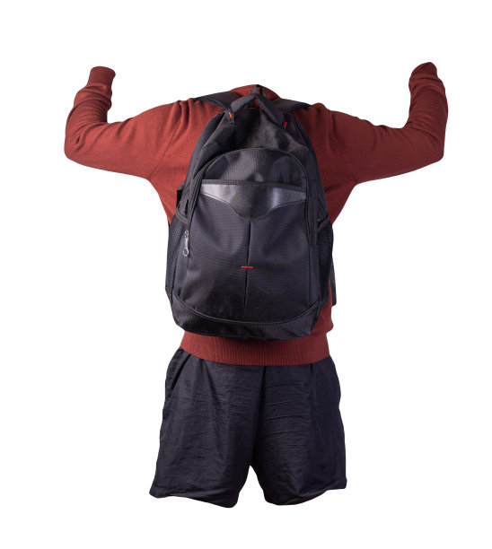 背包，短裤，毛衣孤立的白色背景。图片下载