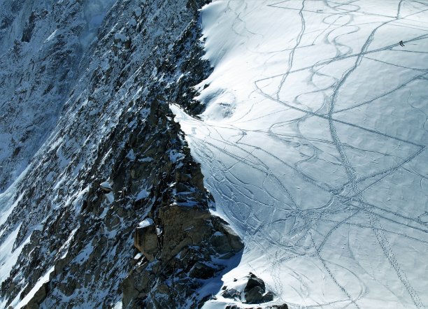 靠近边缘图片下载