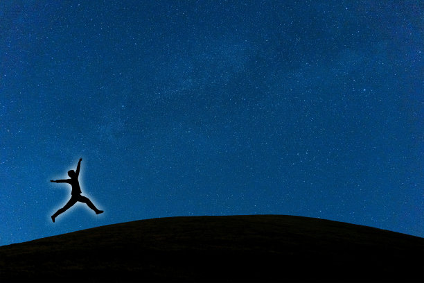 跳舞的男孩图片下载