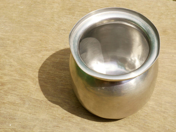 印度式厨房餐具产品形象。图片下载