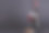 一瓶密封的红酒，一个玻璃杯和一个开瓶器在紫丁香的背景。为文本留出空间。品酒与饮酒文化概念。图片下载