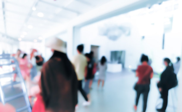 模糊的人在博物馆的形象;抽象模糊的背景图片下载