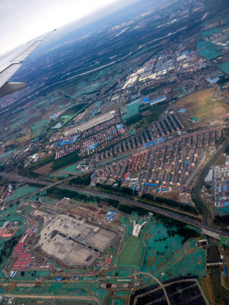 从飞机上鸟瞰城市图片下载