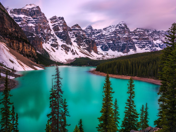 日落冰碛湖，经典照片，班夫国家公园，阿尔伯塔，加拿大。图片下载