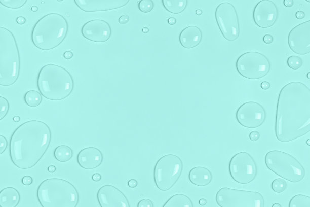 粉彩蓝色或绿松石色背景上的水滴框架。水的纹理近。背景玻璃上覆盖着水滴。水泡沫。图片下载