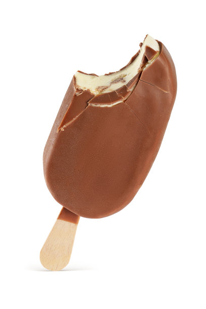 被咬的冰淇淋孤立在白色背景上图片下载