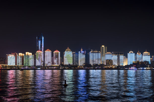 青岛滨海城市景观灯光秀期间图片下载