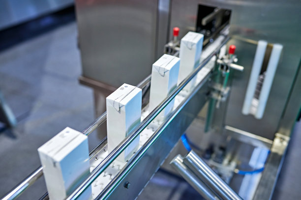 生产线上的空白果汁盒图片下载