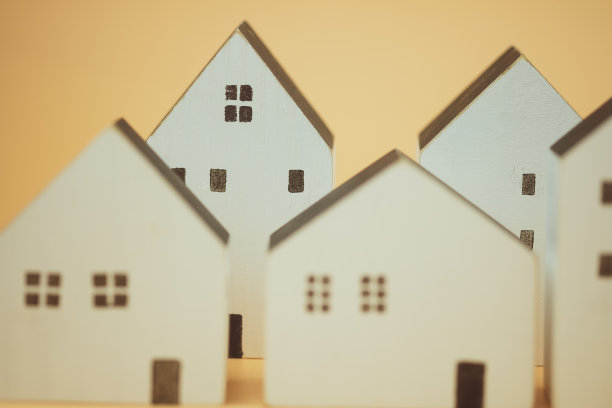 白色不同大小的木雕模型的房子，选择性的重点选择什么是最好的，房子你能负担得起图片下载