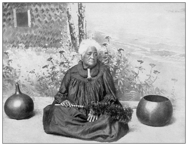 古董黑白照片:夏威夷，一个女人拿着水瓶和葫芦图片下载