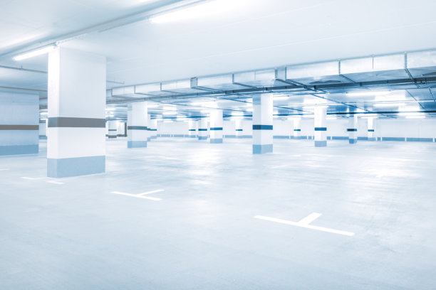 空荡荡的停车场图片下载