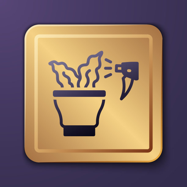 紫色正在用喷枪喷洒室内植物图片下载