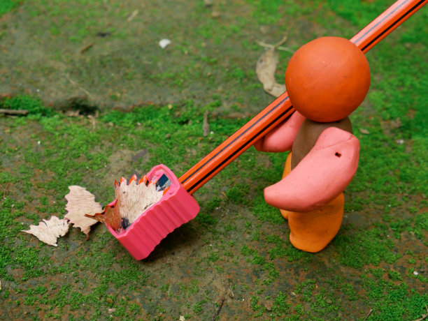 以自然为概念的泥塑艺术图片下载