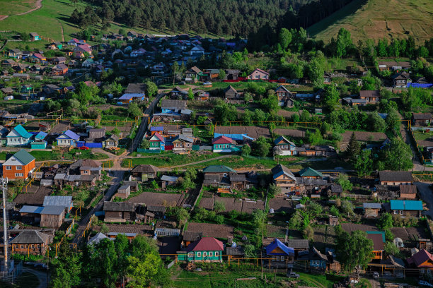 乡村住宅区鸟瞰，房屋屋顶图片下载
