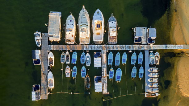 船从上面系泊图片下载