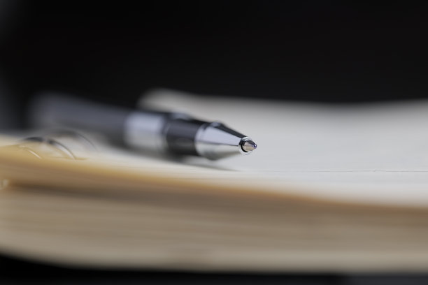 特写笔在笔记本上图片下载