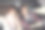 妈妈和女儿一起坐在现代汽车里图片下载