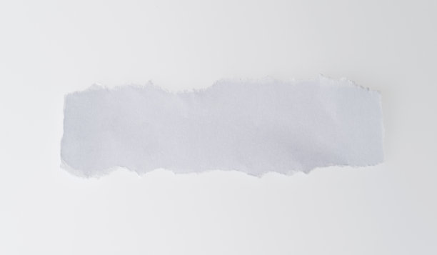 白色背景上的纸片图片下载