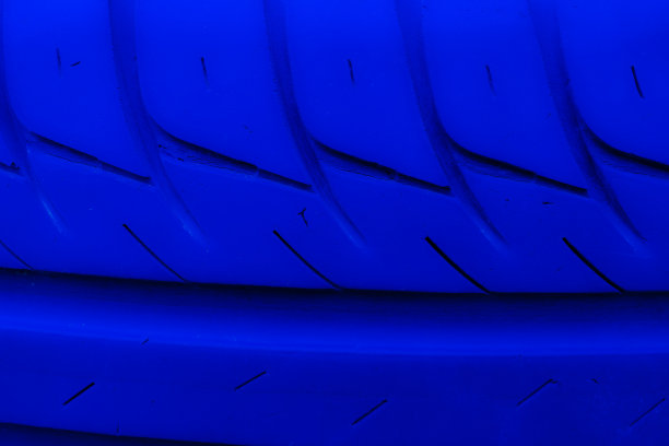 胶布上有蓝色轮胎花纹微距照片图片下载