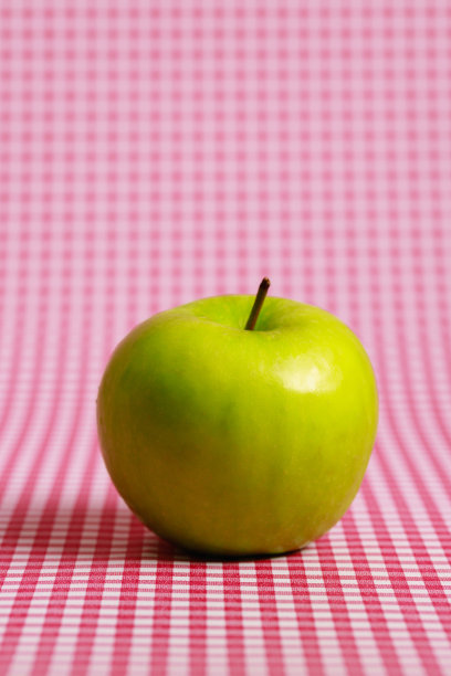 有图案的表面上的青苹果图片下载