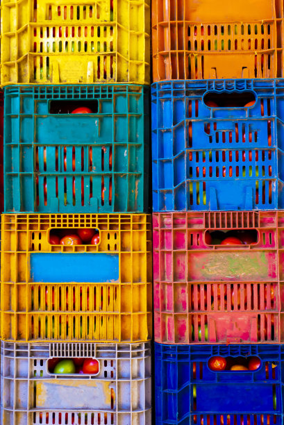 堆放水果和蔬菜的盒子。图片下载