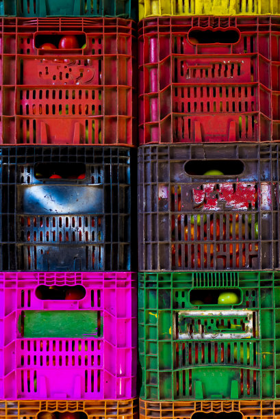 堆放水果和蔬菜的盒子。图片下载