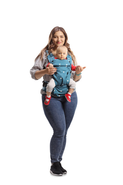 全身像的母亲与婴儿在一个载体微笑的相机图片下载