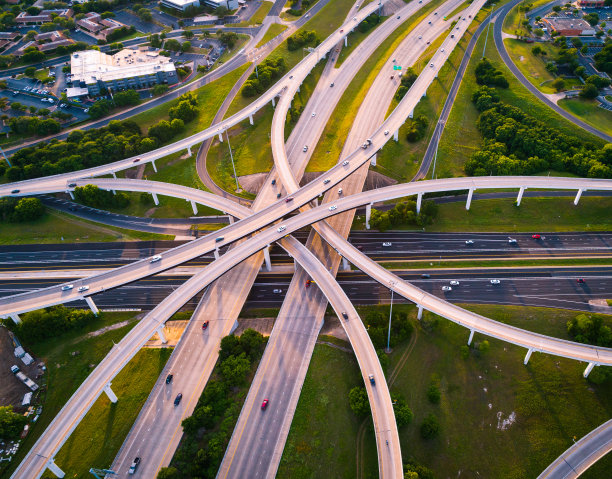 日落时分的立交道路图片下载