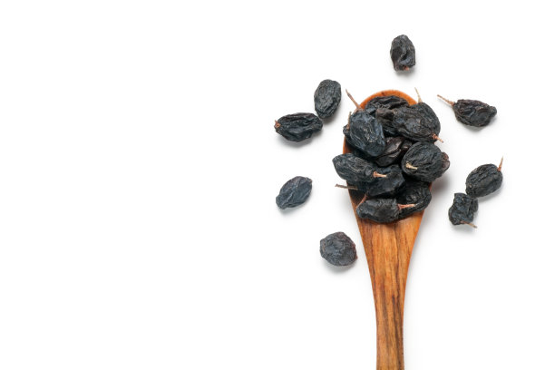 木勺里的黑醋栗葡萄干图片下载