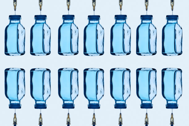 带注射器的疫苗瓶图片下载