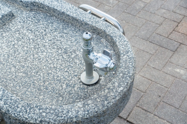 公园里的饮水机图片下载