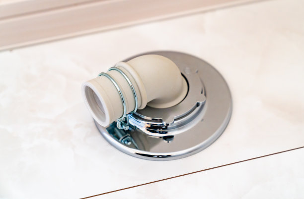 安装在房子里的洗衣机的排水沟的照片图片下载