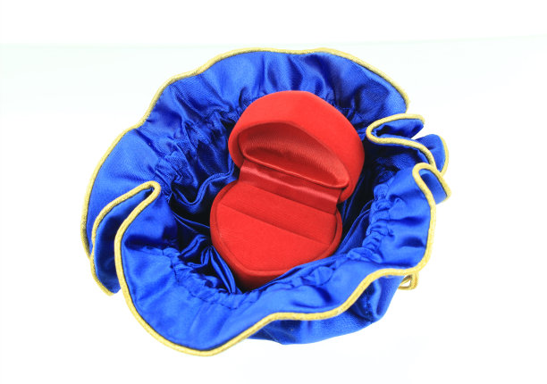 孤立的空红色环盒白色背景图片下载