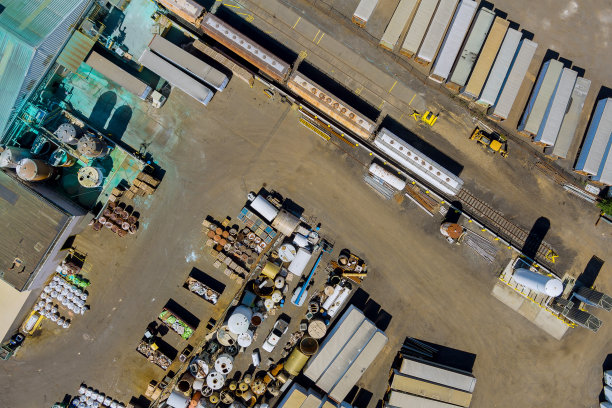 金属废料作为废物收集部分在垃圾场废料场回收图片下载