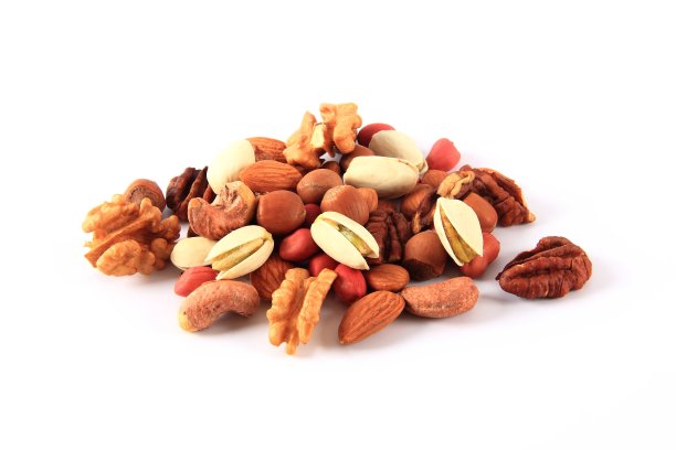 坚果混合在白色的背景上图片下载