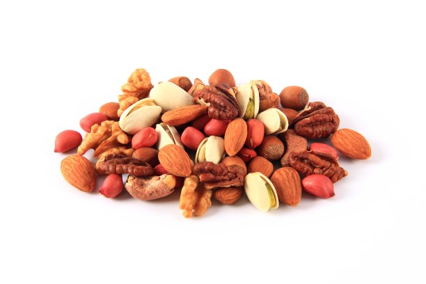 坚果混合在白色的背景上图片下载