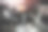 男飞行员使用方向盘在飞机上飞行图片下载