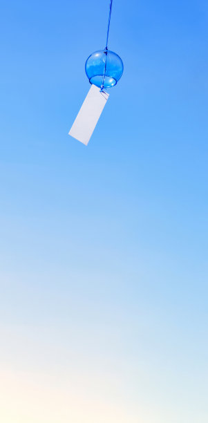 风铃蓝天图片下载